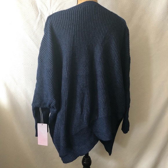 Navy Oversized  v-neck sweater with zipper detail - Picture 3 of 3